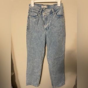 Size 30 Abercrombie curve love criss cross waist jeans.